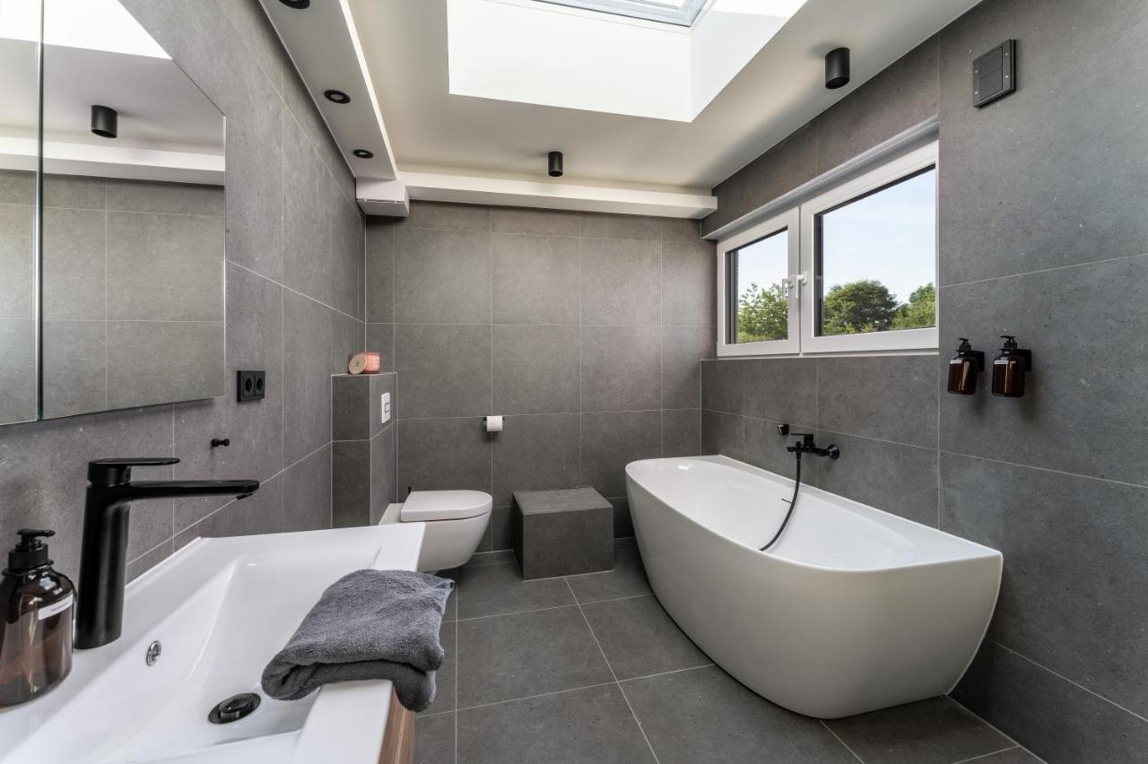 Gemuetliches Und Lichtdurchflutetes Penthouse Mit Sternenhimmelblick, Boxspringbett Und Terrasse - Gute Anbindung An Die Innenstadt 卡塞尔 外观 照片
